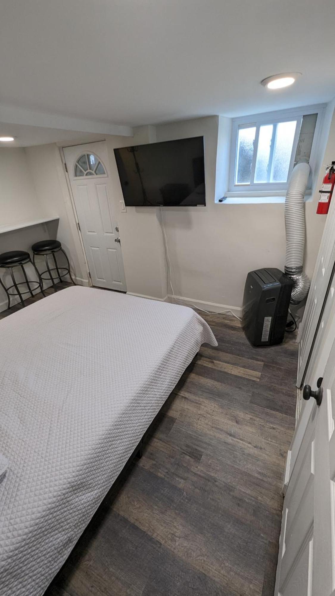 Cozy 250'sqf With Kitchenette And Private Bathroom Close To Time Square Nyc *